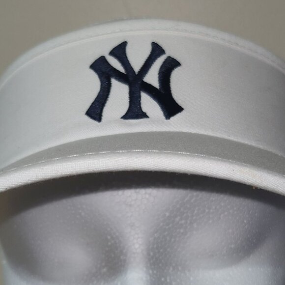 White New York Yankees Visor - Picture 1 of 1